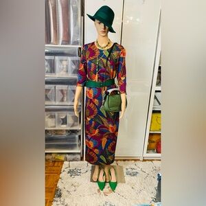 FARM Rio Multicolor 3/4 Sleeve Leaf-Print Straight Mid Dress with back split.